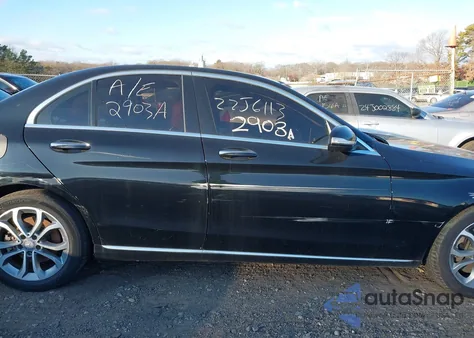 2015 Mercedes-Benz C 300 4Matic/Luxury 4Matic/Sport 4Matic z USA, uszkodzony, nr VIN 55SWF4KB5FU056877